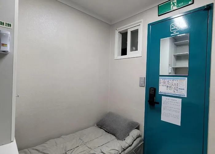 Coco Livingtel Jongno Hyehwa Station ホステル